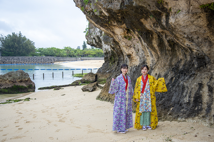 沖縄の伝統的な着物「琉装」で首里の街歩き＆ランチ | 体験プラン