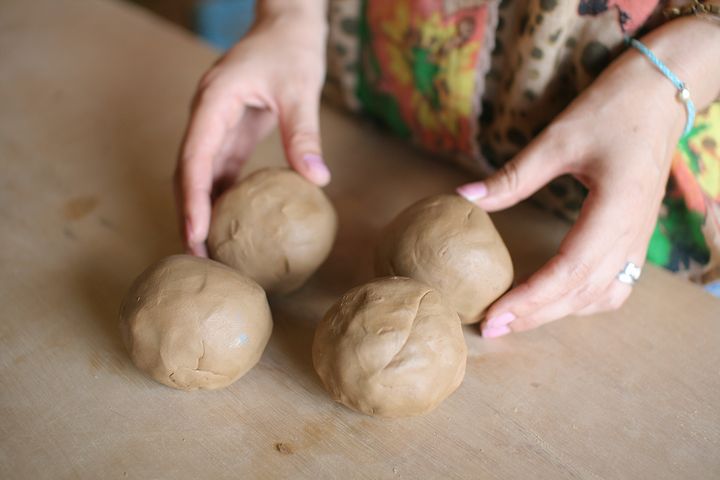 沖縄の赤土で作られた4つの玉