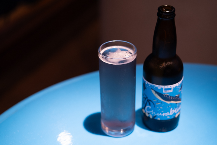 青いクラフトビール「chura blue