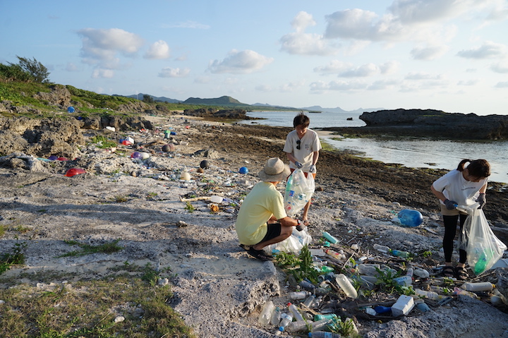 ゴミが漂着する海岸