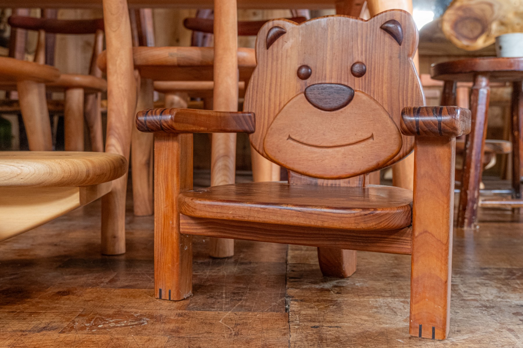 息子さんのために作ったというクマちゃんの椅子