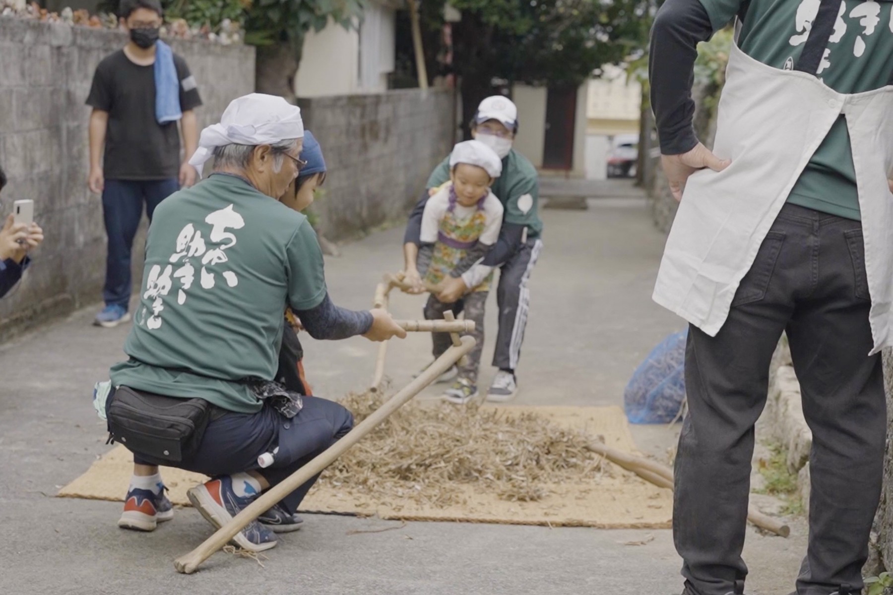 昔ながらの道具を使った豆腐作り
