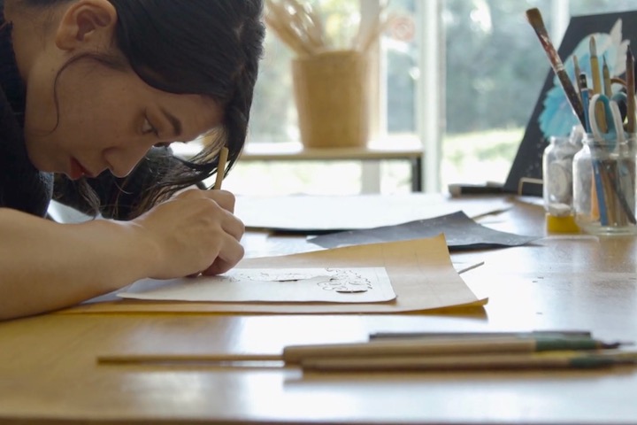 「私の作品に触れて心がやわらいでくれたら嬉しい」と、崎山ハナエさん