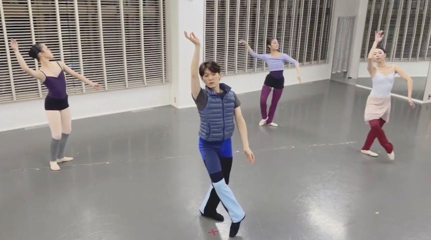 新作バレエの振り付けを考案する玲貴さん。「踊るよろこび」を追いかけ続けるその姿は、Well-beingな生き方そのものです