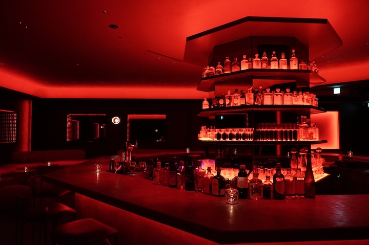 seven×seven石垣地下にあるBAR Red.