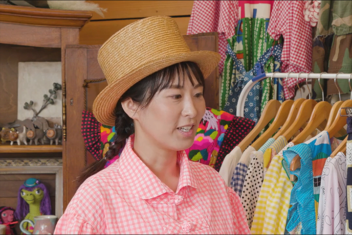 一際目を引くカラフルなアイテムがずらり。「KUUÜP」の黒坂瑛美さん