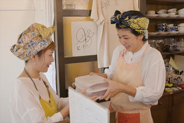 「パポテペパン」の中森早紀さんと「山下珈琲店」の山下美奈子さん