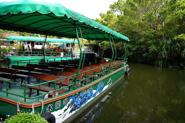 ビオスの丘の湖水鑑賞船