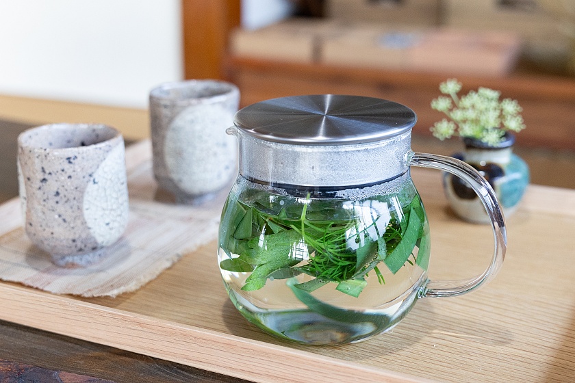 ティーポットに入っている薬草茶