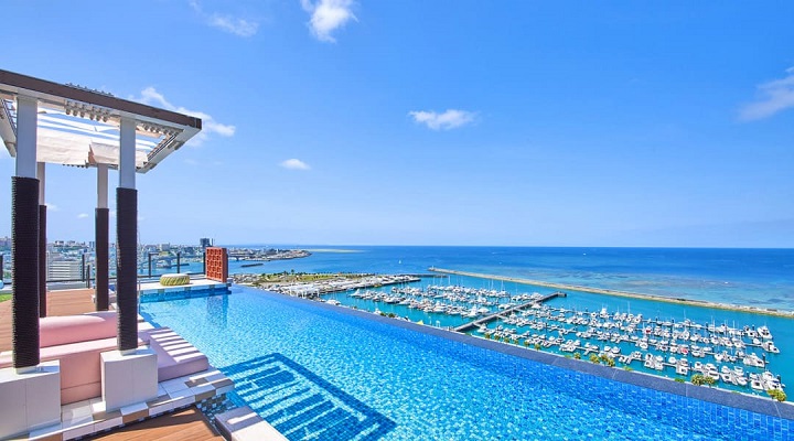 沖縄プリンスホテル オーシャンビューぎのわんのプール