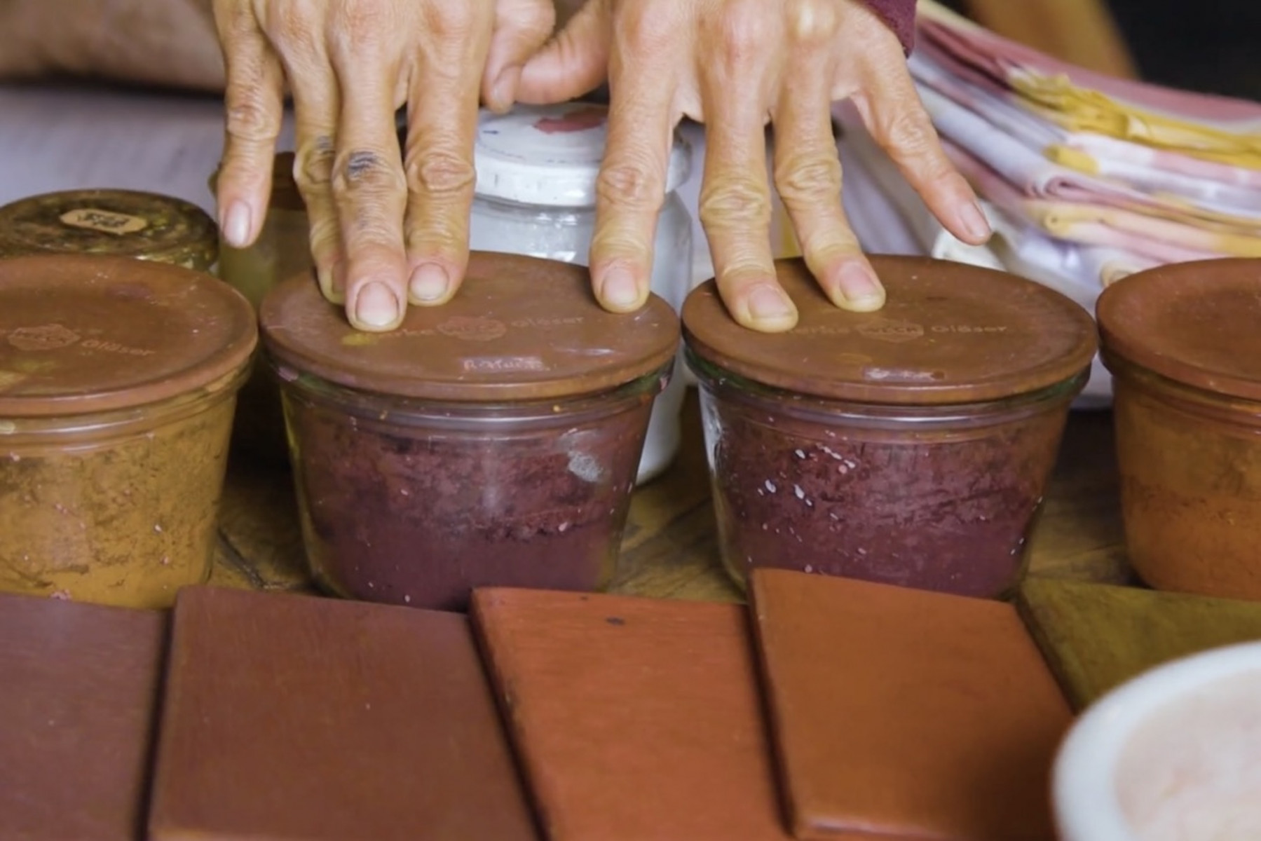 天然の着色を追加したベンガラのカラーバリエーション