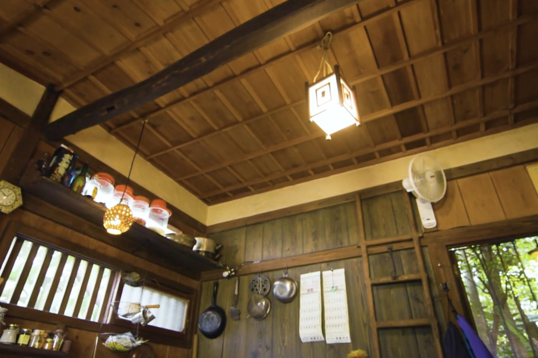 ショールームの役割も果たしている小屋は温かみのある空間