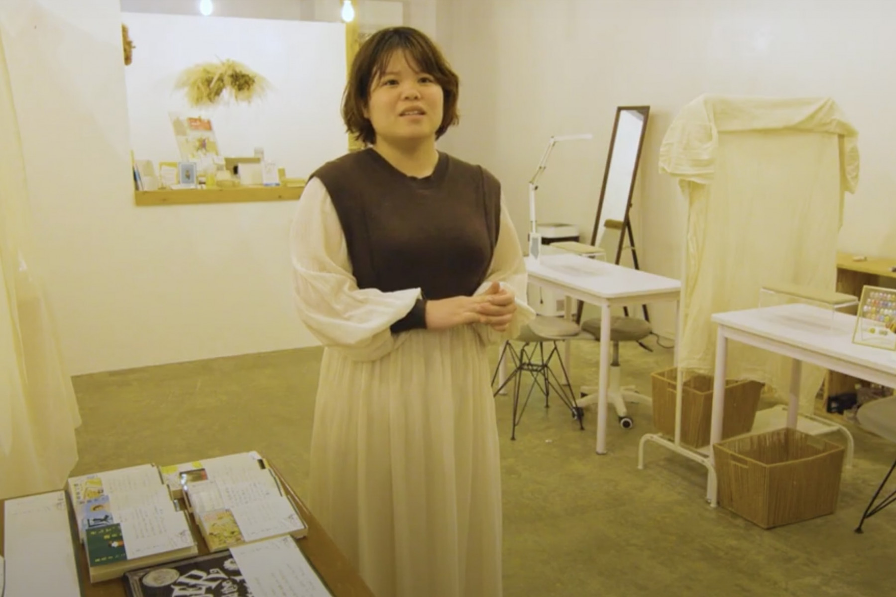 宜野湾市佐真下のアイラッシュとネイル「tabby labo」オーナーの久田亜莉寿さん。