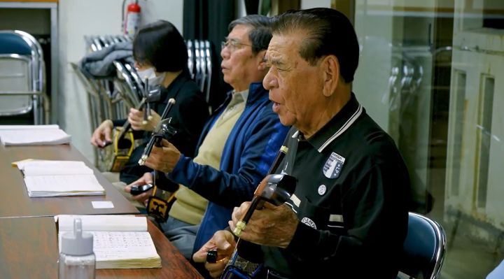 「三線サークル若狭島うたの会」代表の武富照和さん