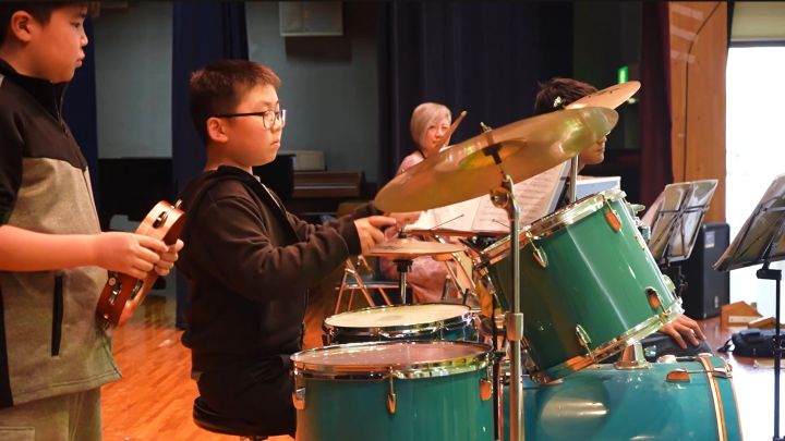 本格的なドラムセットでジャズに挑戦