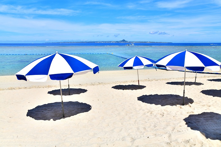 瀬底島の瀬底ビーチ