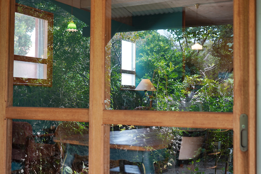 Cafe Kanoa店舗の窓ガラス