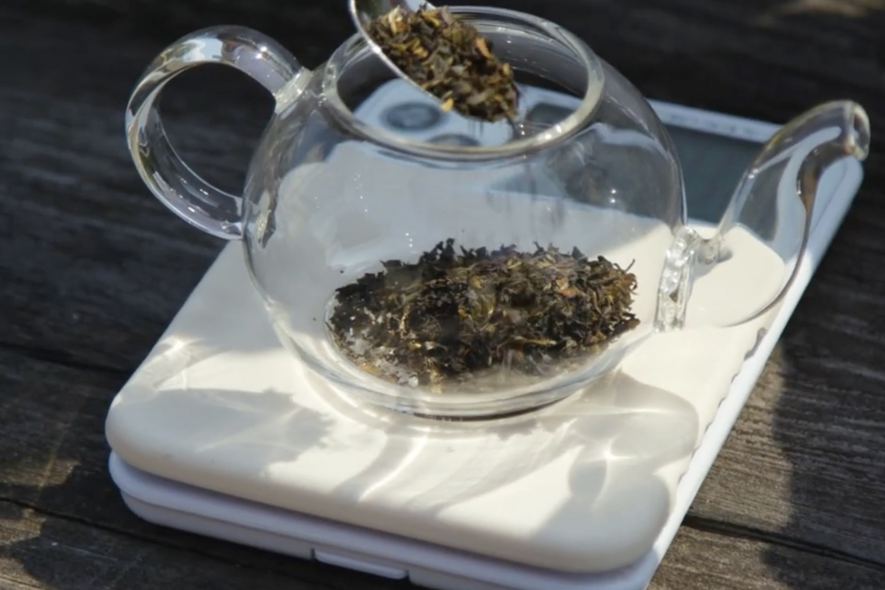 ティーポットと茶葉