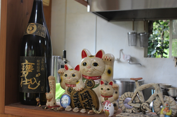 守良屋(すろーやー)店内に置かれた置物