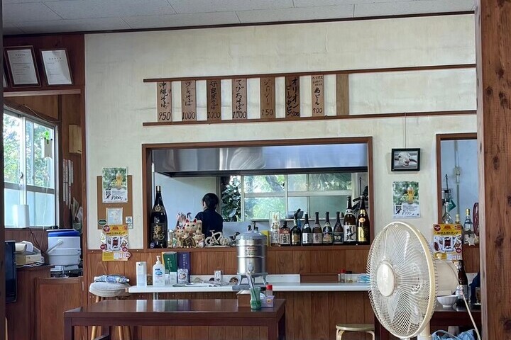 守良屋(すろーやー)の店内