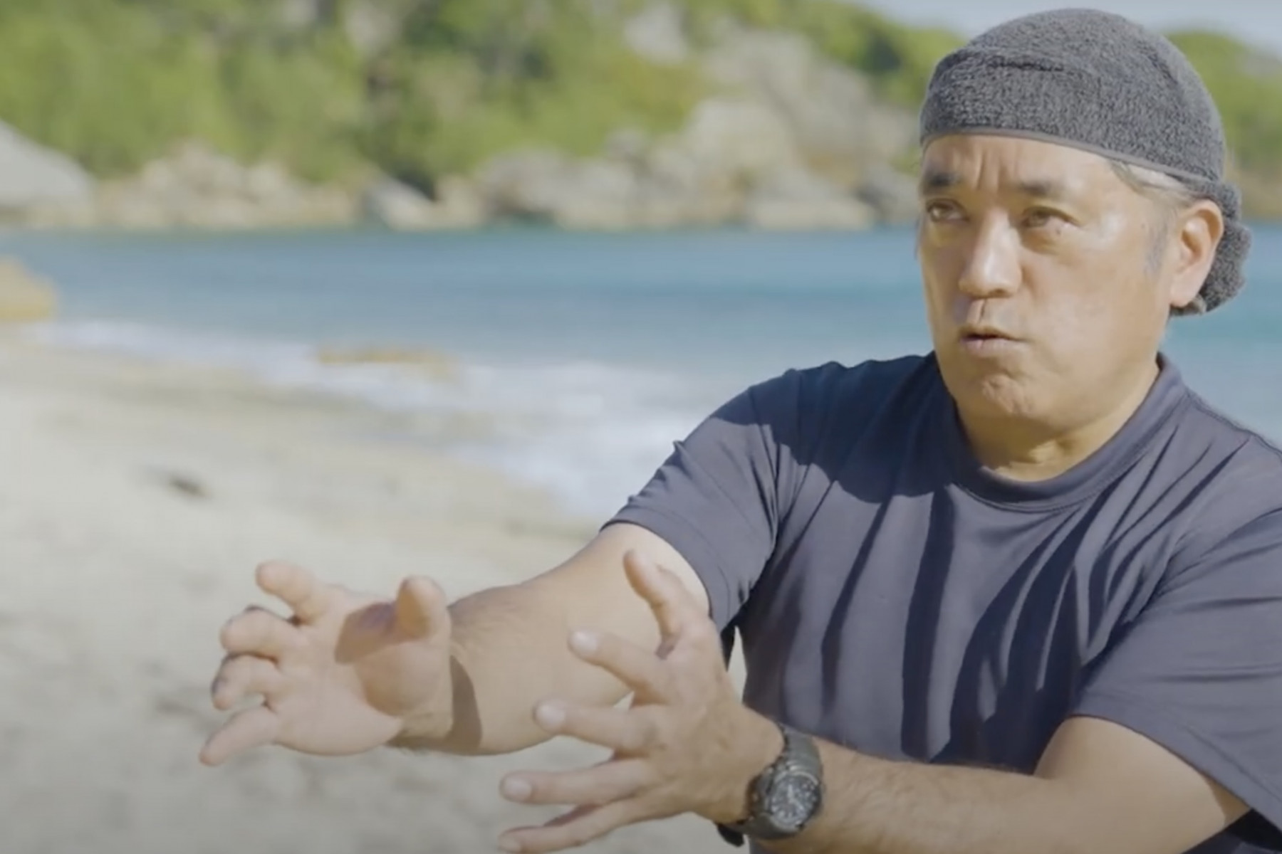 塩職人の高江洲優さん