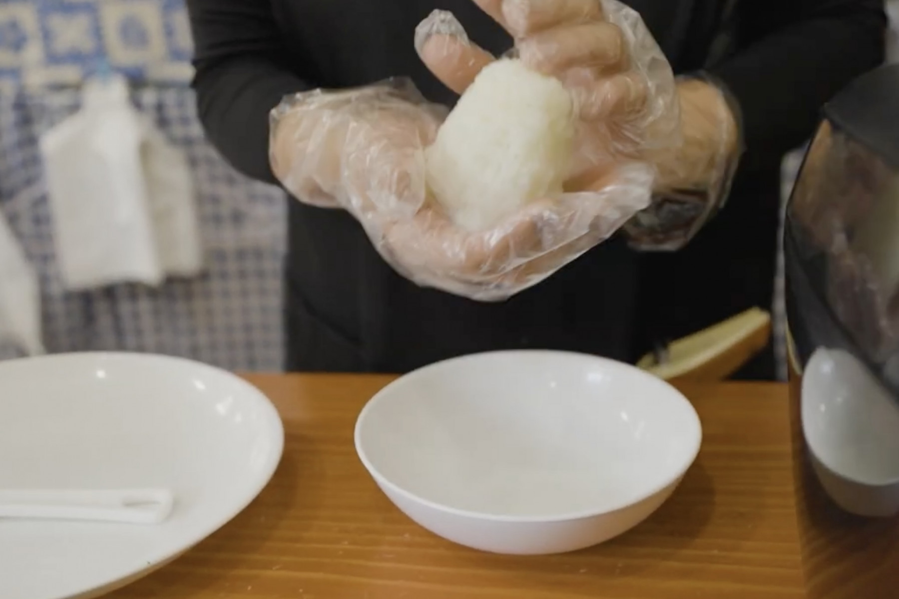 浜比嘉の塩で作る塩おむすび