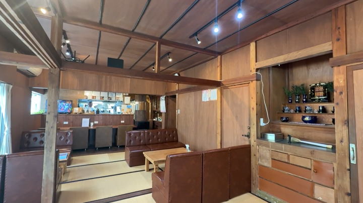 畳と木のぬくもりが落ち着く喫茶スペース