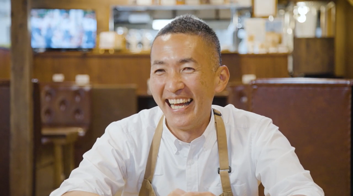 笑顔もゆんたくも素敵な店主の眞榮里良人さん