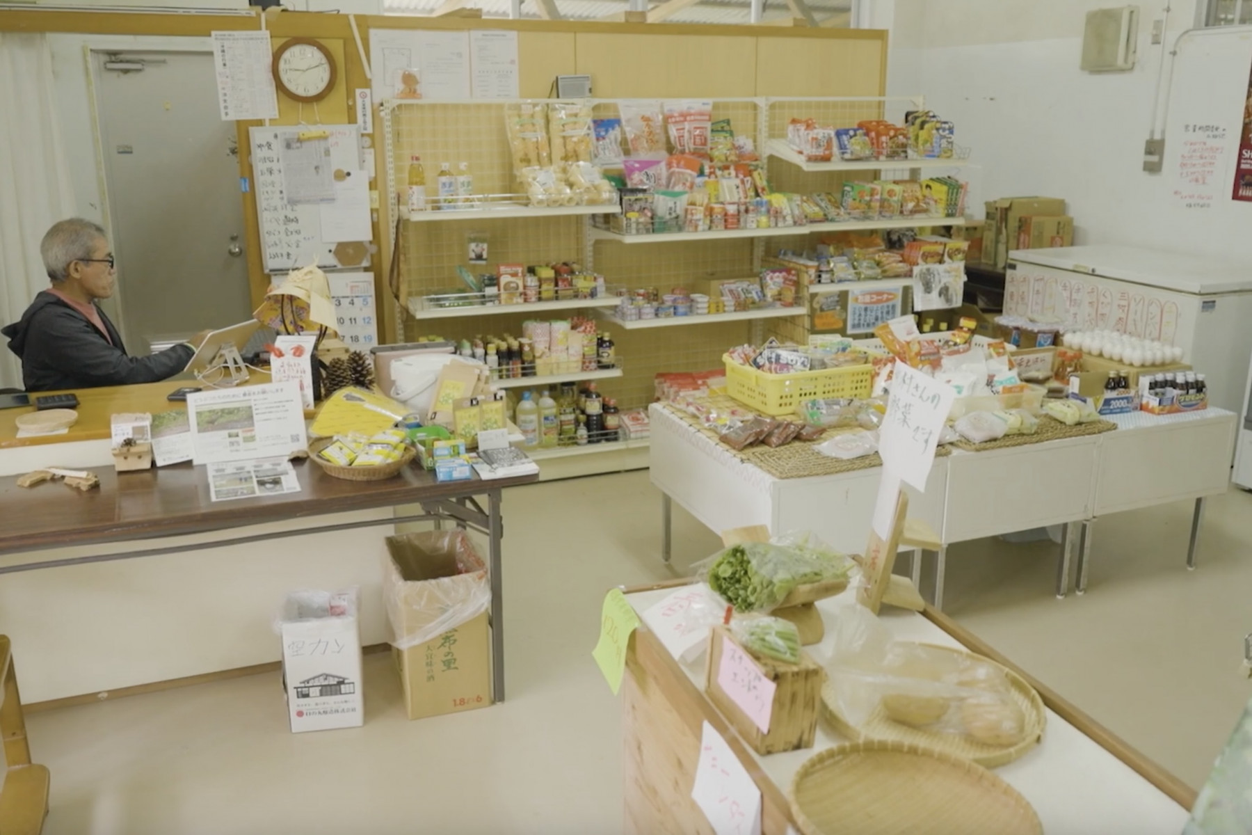 共同売店の店内