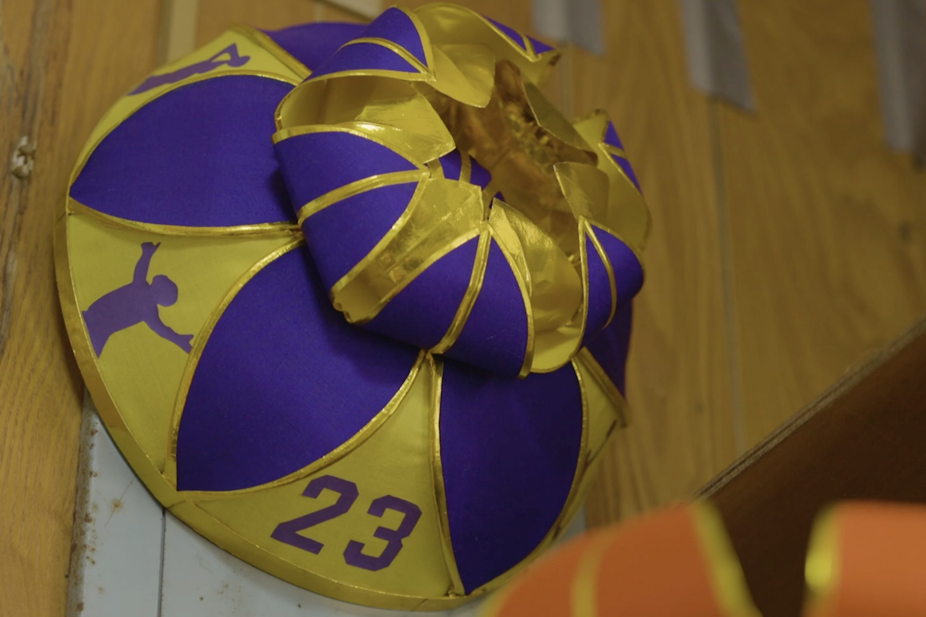 NBAのチーム、レイカーズをイメージした創作花笠