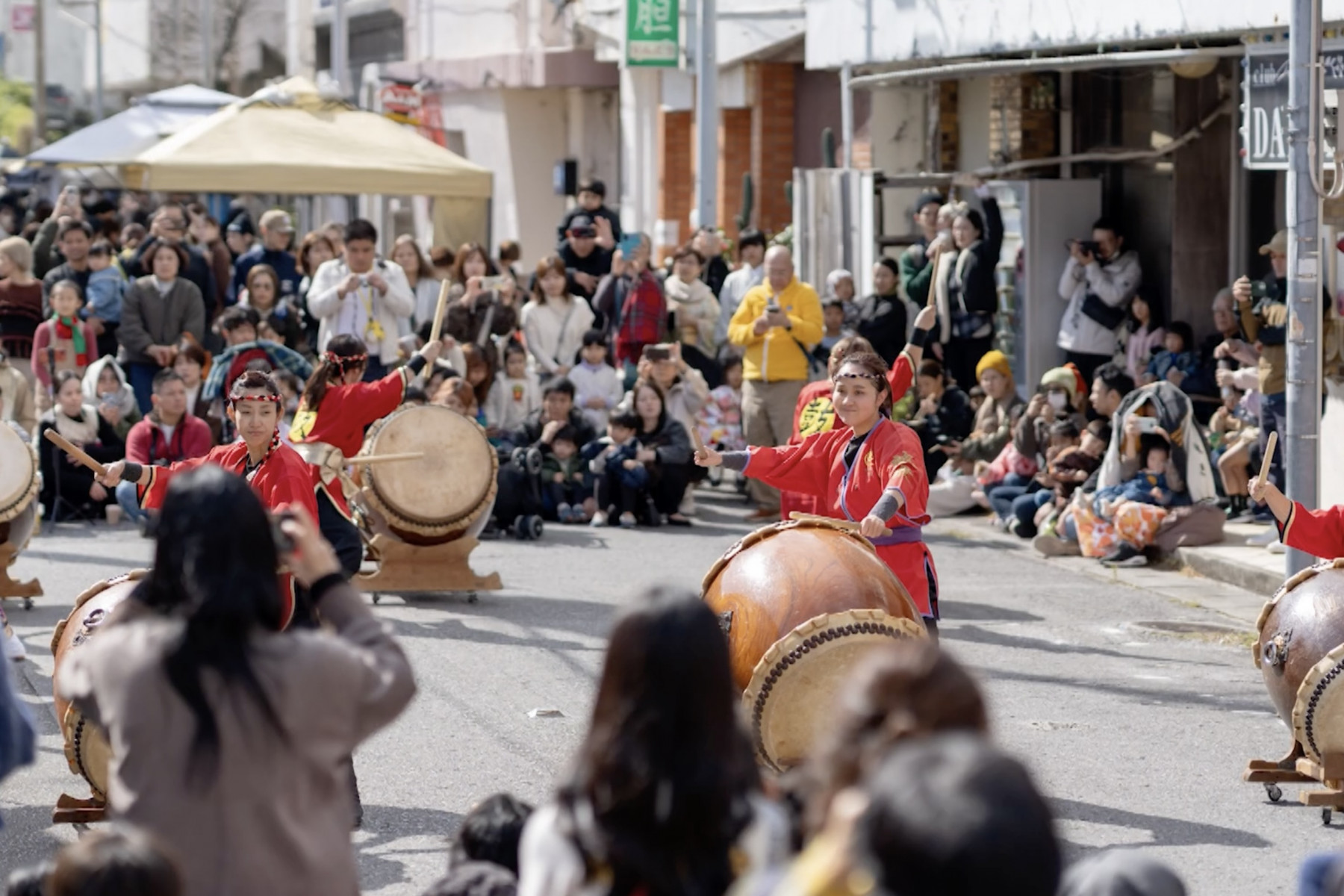 第2回普天参りでは、地元青年会によるエイサーの演舞も