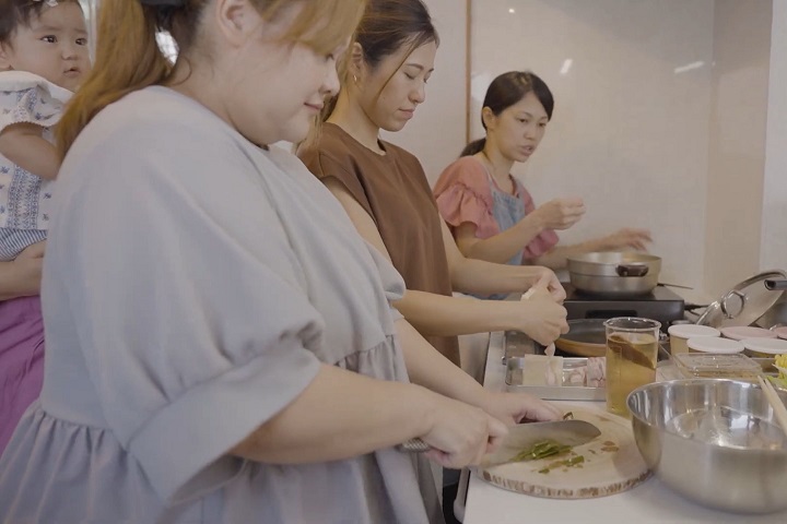 発酵調味料作りを学んだ後は、参加者みんなでランチを作ります