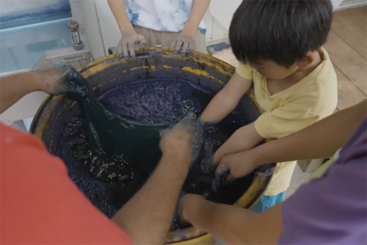 藍染めのワークショップの様子