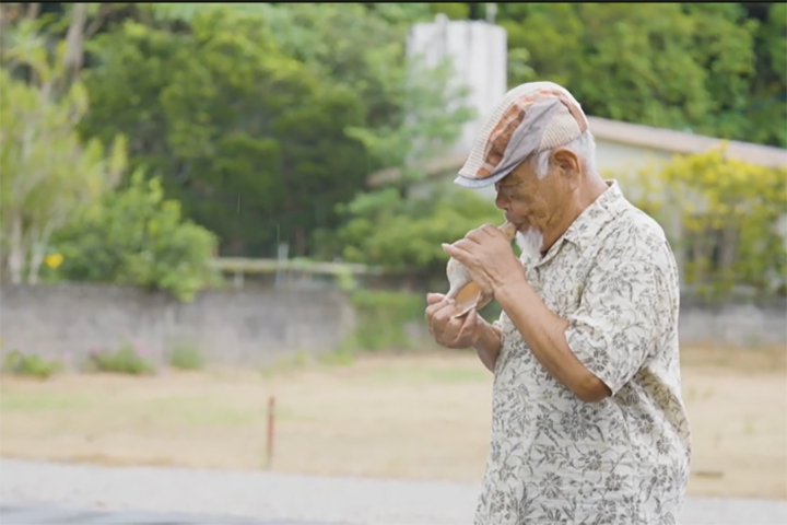 ホラ貝を吹いて聞かせてくれた宮城さん