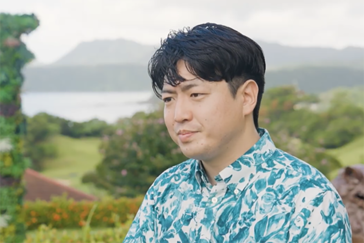 「久志には沖縄の原風景が残っている」と語る「ホット総研」の白石亮博さん