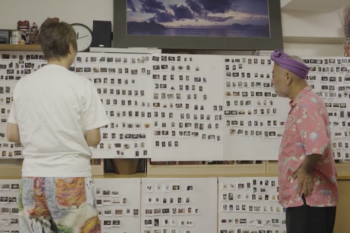 約15000カット、約1500作品にもおよぶ作品を、編集しながら並べ換える作業