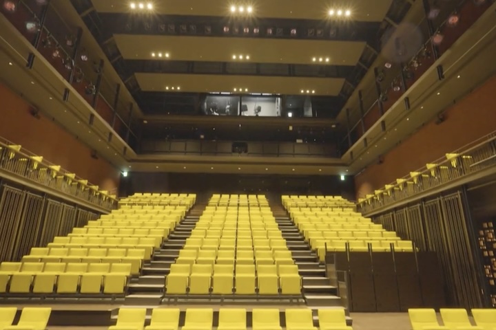 首里城をイメージした小劇場