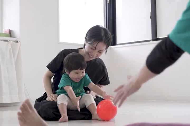 リトモでレッスンを受ける親子