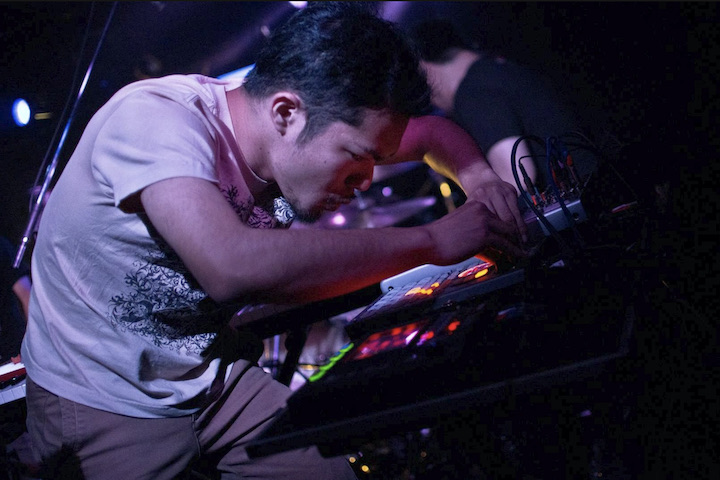 ードコアバンドで轟音を鳴らしていた時代の知花幸修さん