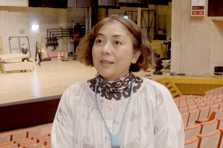 舞台演出家として、さまざまな舞台公演に携わる富田めぐみさん