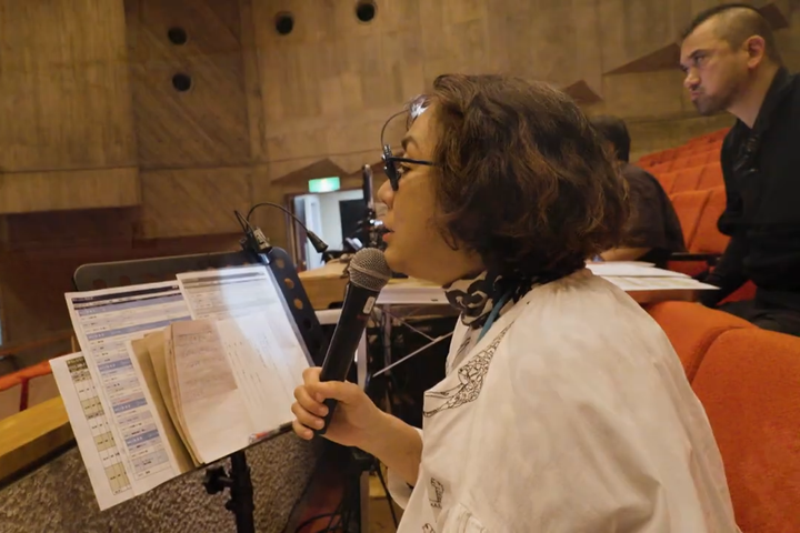 仕事の中には舞台の演出だけでなく、出演者の送迎や食事の手配など、細かな雑務もこなす富田めぐみさん