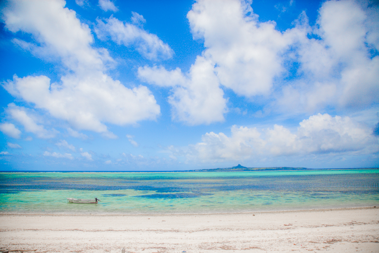 備瀬のフクギ並木近くの海