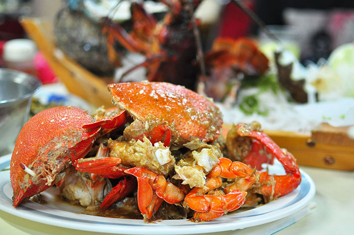 ツバメ食堂の「ノコギリガサミ（カニ）の中華炒め」