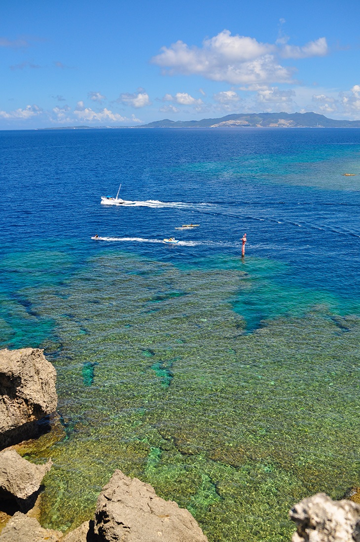 万座毛からの海