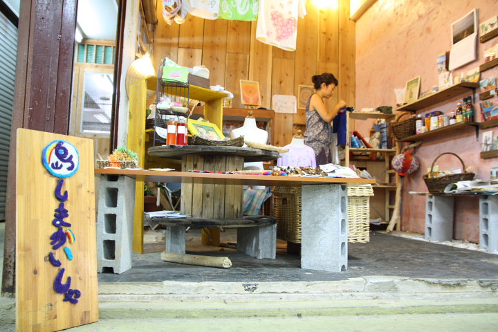 本部町の雑貨屋さん「島しまかいしゃ」