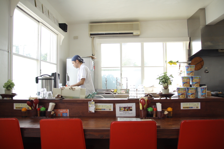 鶏そば屋いしぐふーの店内