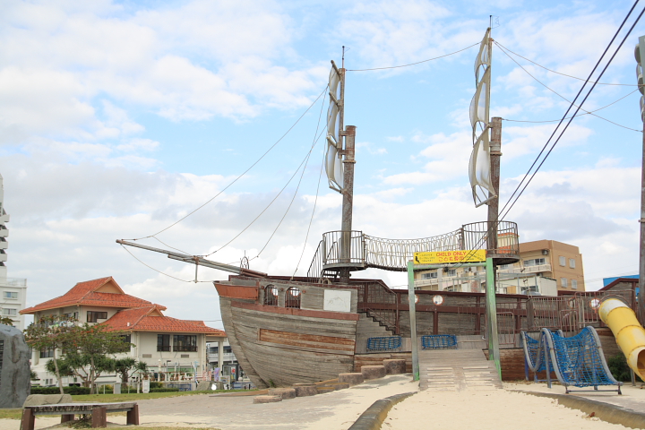 安良波公園の遊具