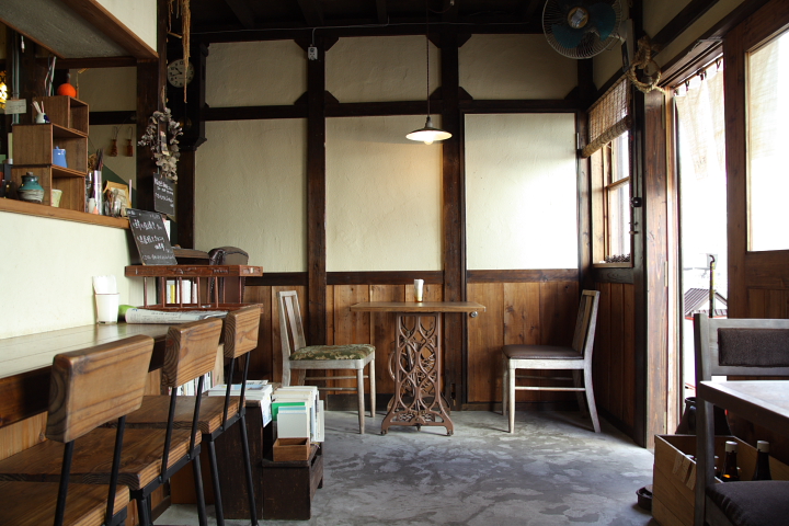 あめいろ食堂の店内