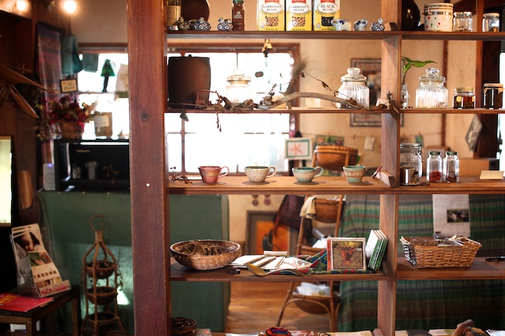 ヤソウカフェyamacの店内