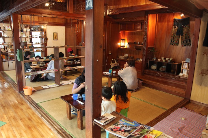 ヤソウカフェyamacの店内